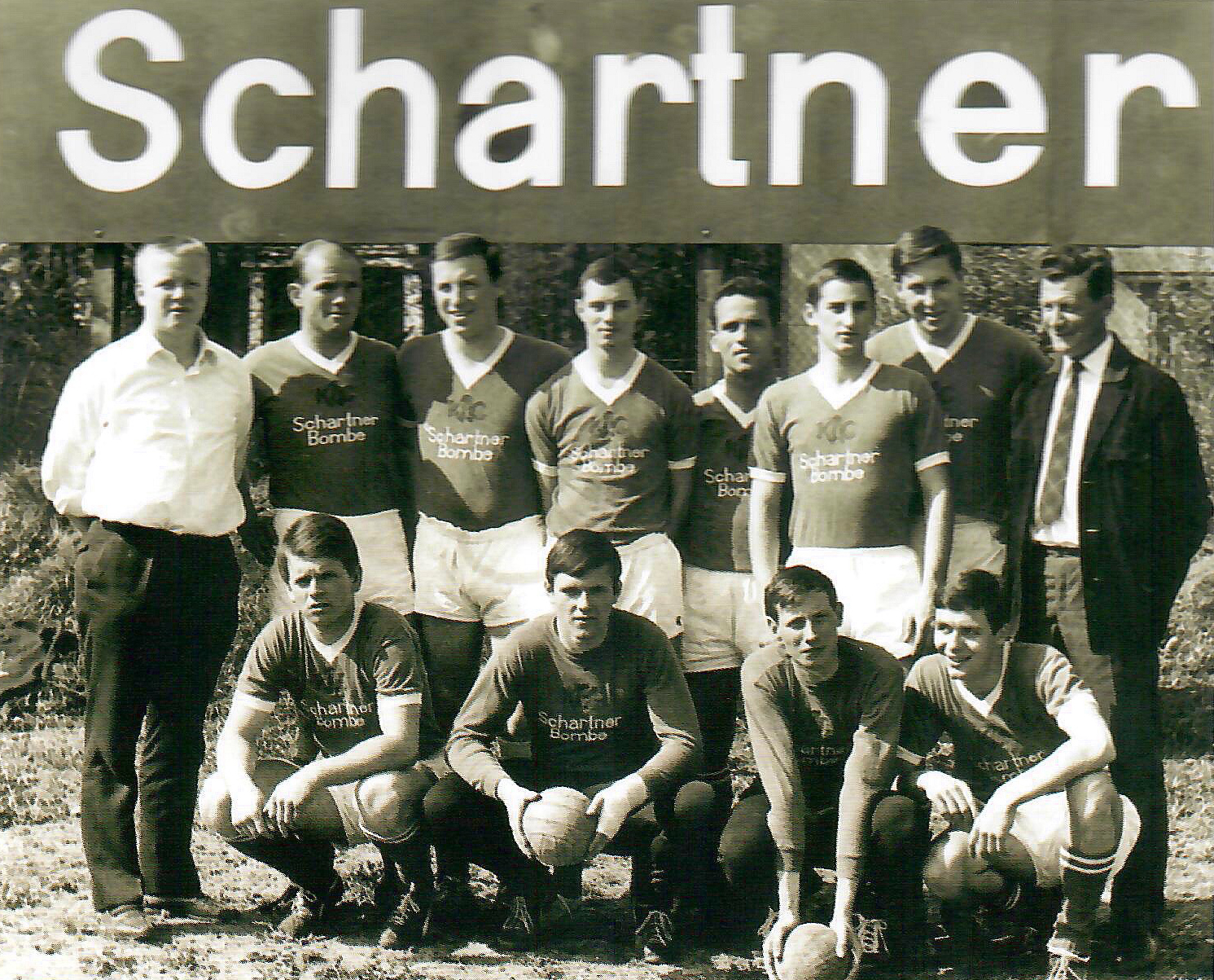 1966 stehend v.l.: Sektionsleiter Günter Pfeistlinger, Sotelsek I, Salomon, Hafner, Seebacher, Pokorny,Thurow, Trainer Friedl Saria; hockend: Sotelsek II, Prohazka, Lätzsch, Fink