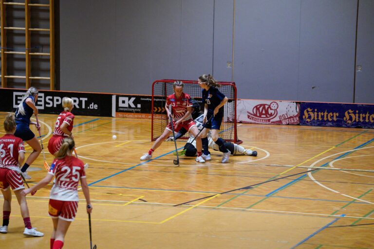 Die KAC Floorball Damen lieferten in der 3. Bundesliga-Runde gegen die FBC Dragons eine starke Vorstellung. Foto: FreitagsFotos