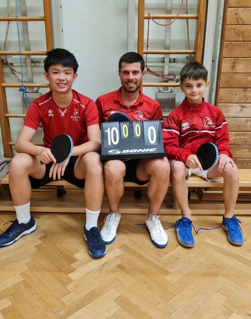 Starke Leistung: Allan, Lucas und Maxi blieben im letzten Heimspiel der Hinrunde gegen Sittersdorf souverän und sicherten dem KAC Tischtennis-Team einen klaren 10:0-Erfolg.