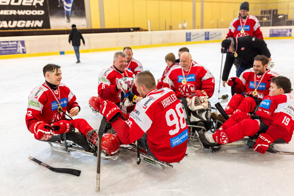 Mit dem souveränen Erfolg im Finale setzt der KAC Para Eishockey seine Erfolgsserie fort und krönt eine starke Saison mit der erfolgreichen Titelverteidigung.