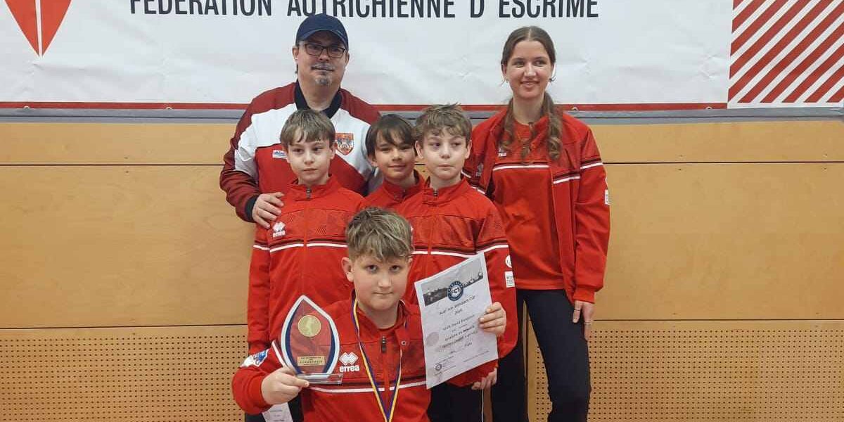 Trainer Emilian Dumitreci und Noelle Schall mit David Kraft, Aeneas Gartner-Müller, Felix Schweigreiter, Perseus Gartner-Müller